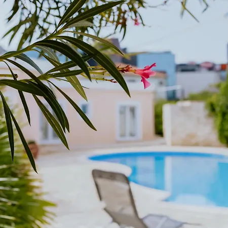Dalla With Swimming Pool Holiday home