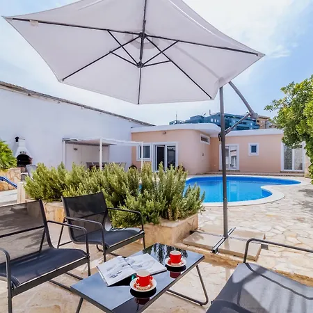 Casa de Férias Dalla With Swimming Pool Split